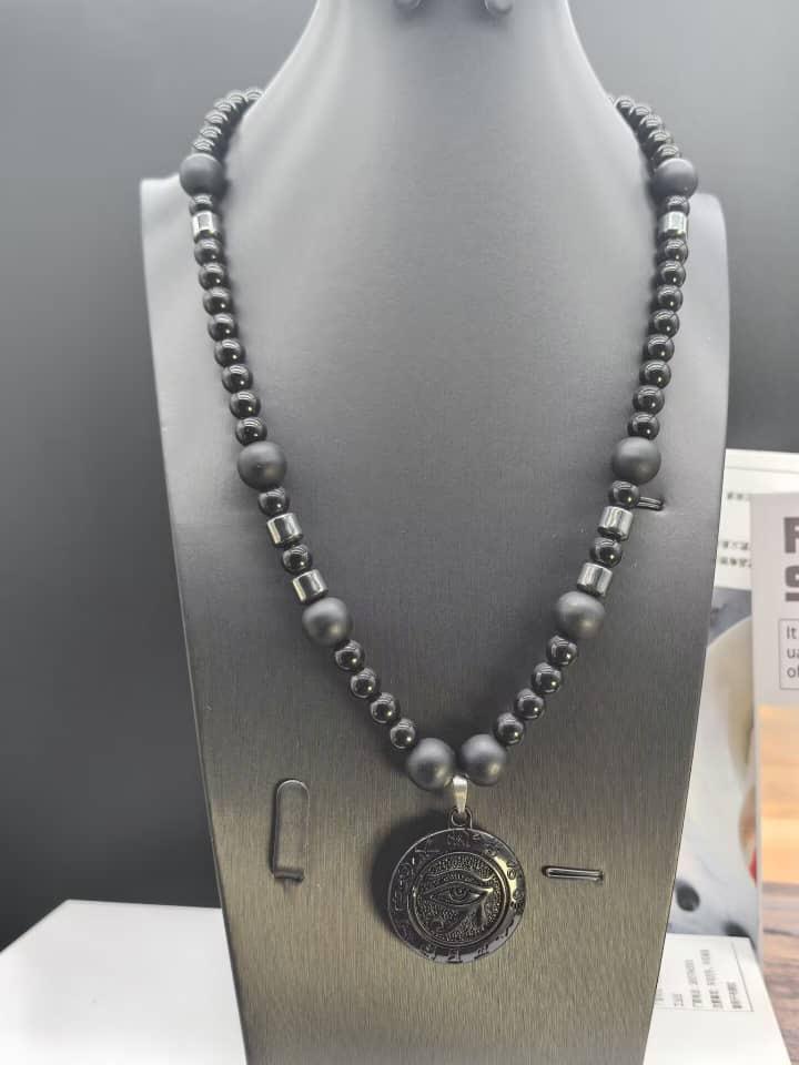 Garnet eye of Horus beaded necklace (black)